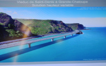 Quel est l'intérêt de J. Bénard dans cette attaque contre le chantier de la Nouvelle Route du Littoral ?