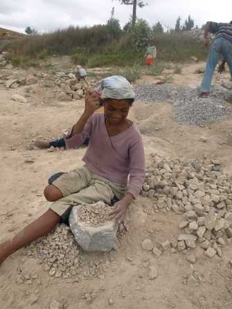 Regards sur Madagascar : Tonga soa Akamasoa Tananamadio: bienvenue dans le village propre des bons amis.