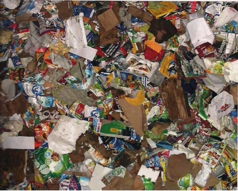 Déchets sur le site du CET de Sainte Suzanne ( Source Vanille ) Déchets sur le site du CET de Sainte Suzanne ( Source Vanille )