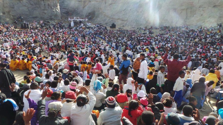 Aline Murin Hoarau : Ascension : sur les traces du Père Pédro Aline Murin Hoarau : Ascension : sur les traces du Père Pédro