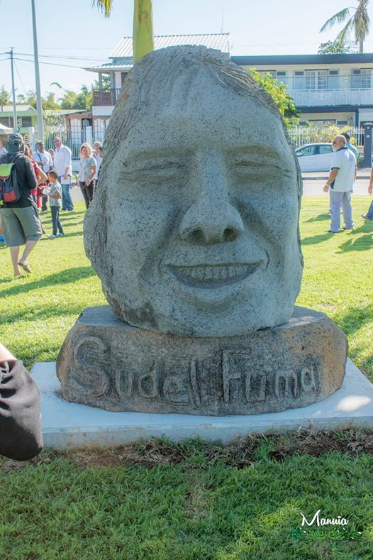 Sudel, l’homme au sourire trans papay qui illuminait bien souvent ton visage, l’homme aux yeux rieurs qui croquait la vie à pleine dents, le pêcheur qui aimait la mer et que la mer a englouti un mauvais matin.