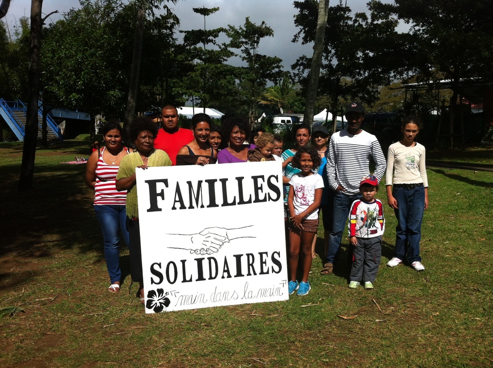 Familles Solidaires: 0262 46 95 84 Familles Solidaires: 0262 46 95 84