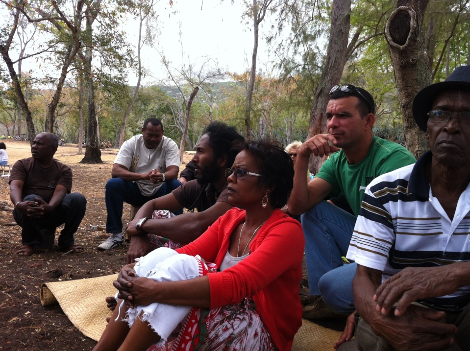 Des participants à l'ecoute de notre zarboutan: madame Baba Des participants à l'ecoute de notre zarboutan: madame Baba