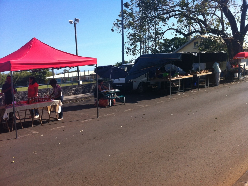 Marché de producteurs à Deux Rives. Marché de producteurs à Deux Rives.