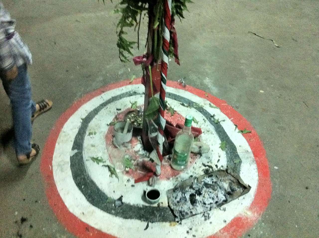 poteau central où ont lieu les transes poteau central où ont lieu les transes