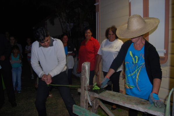 Initiation au râpage du choca durant la semaine créole Initiation au râpage du choca durant la semaine créole