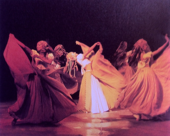 LA FEMME EST L'AVENIR DE L'HOMME. LA FEMME EST L'AVENIR DE L'HOMME.