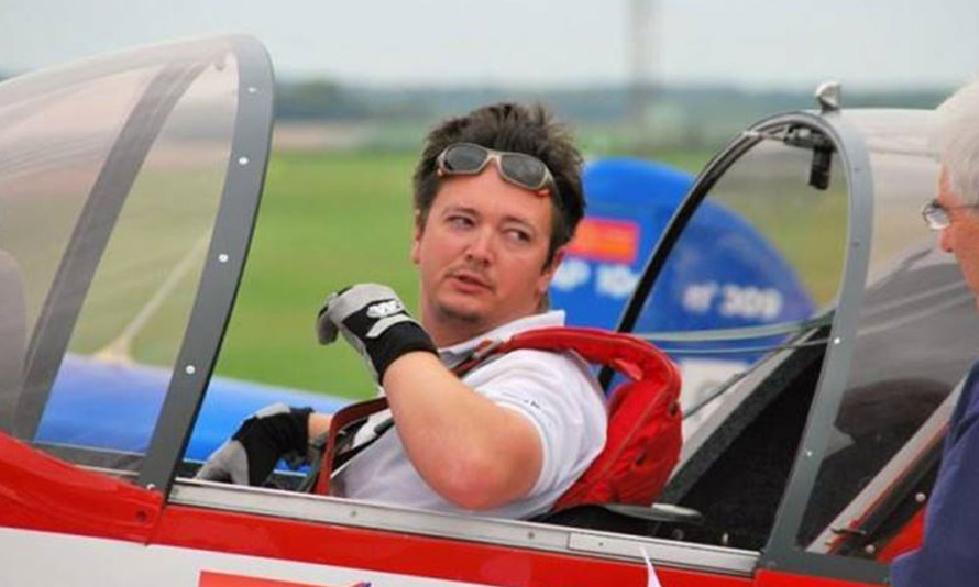 Loïc LOVICOURT : Champion du Monde de voltige Loïc LOVICOURT : Champion du Monde de voltige