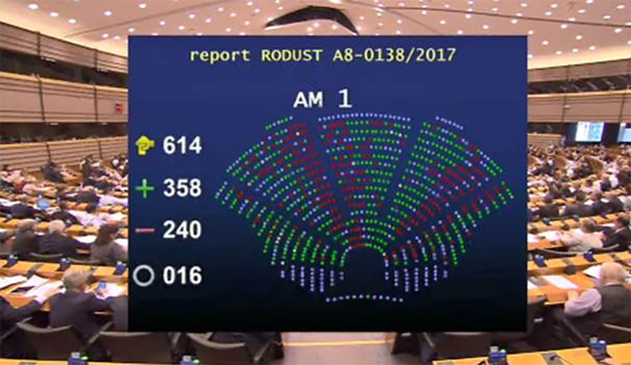 LE VOTE DU PARLEMENT POUR LES PECHEURS ULTRAMARINS LE VOTE DU PARLEMENT POUR LES PECHEURS ULTRAMARINS