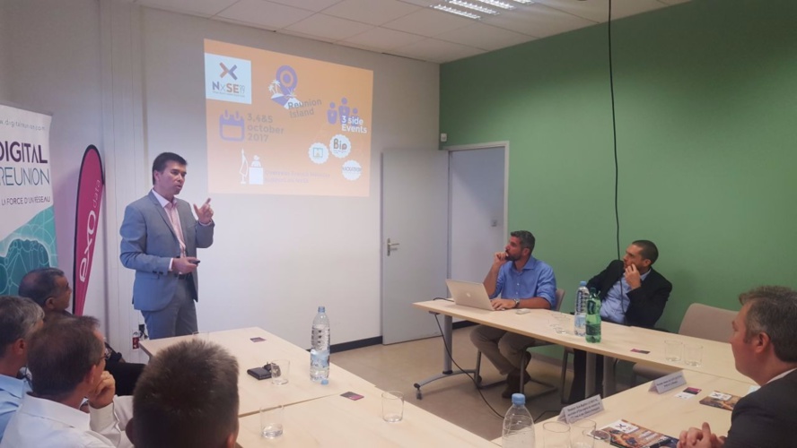 Philippe Anraud présente la filière numérique réunionnaise au Secrétaire d'Etat Philippe Anraud présente la filière numérique réunionnaise au Secrétaire d'Etat