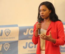 Laurence Akossi présélectionnée pour tenter de représenter La Réunion au concours international TOYP en Inde Laurence Akossi présélectionnée pour tenter de représenter La Réunion au concours international TOYP en Inde