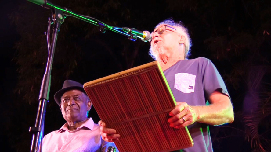 Les félicitations d'Élie HOARAU au Peuple Réunionnais Les félicitations d'Élie HOARAU au Peuple Réunionnais