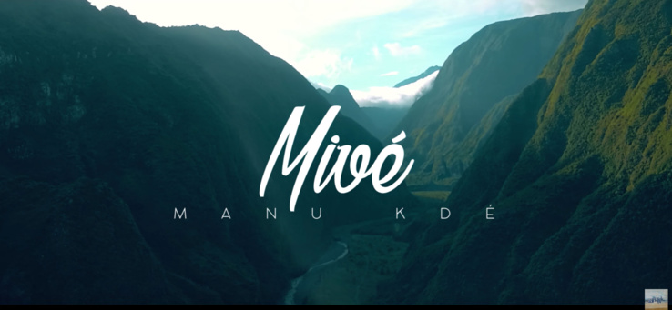 À LA TÉLÉ À LA TÉLÉ