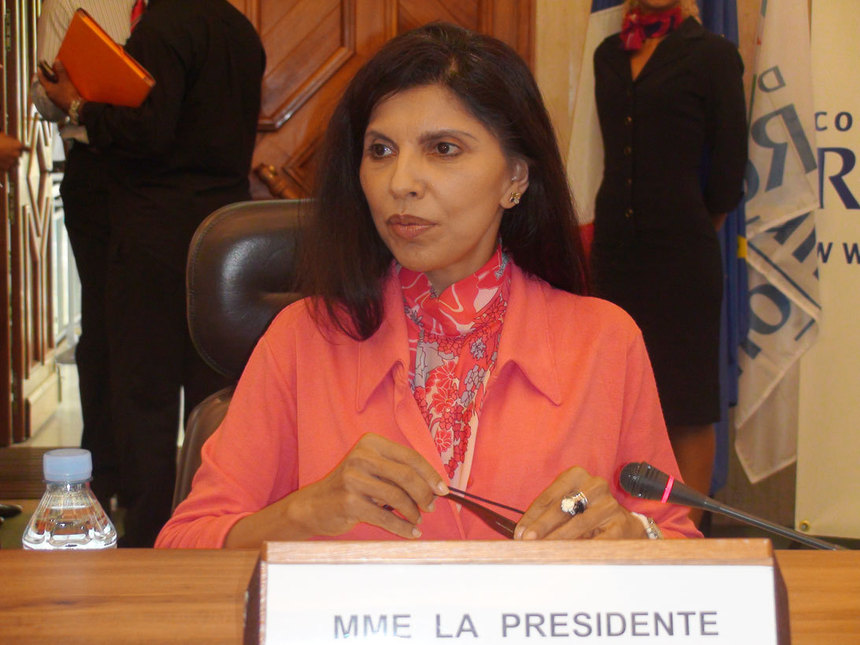 Nassimah Dindar, élue présidente du Conseil général   