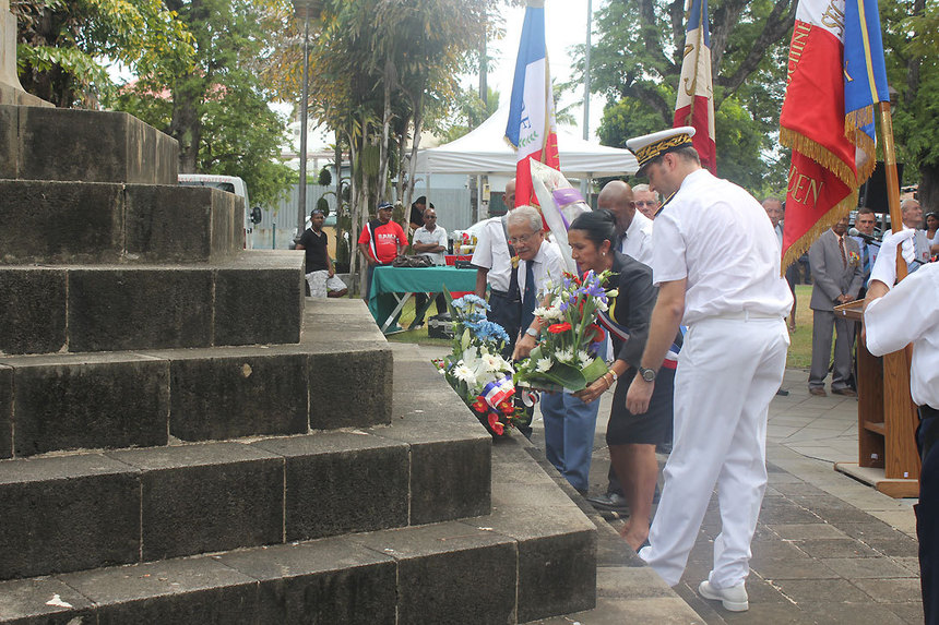 Dépôt de gerbe à St-Paul