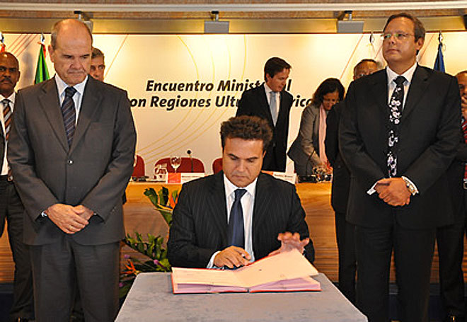 10 mai 2010 : Didier Robert signait le mémorandum de l'Ultrapériphérie