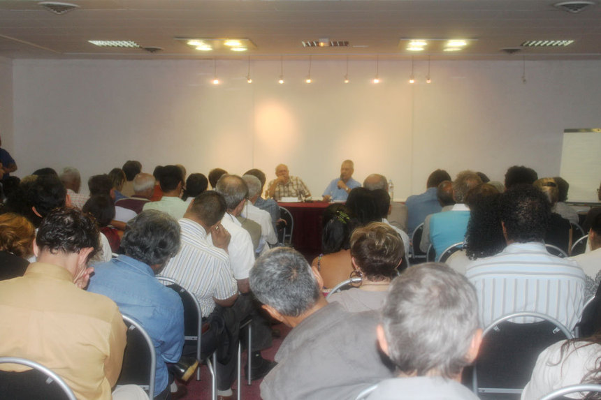 Paul Vergès, "d'une île au monde"