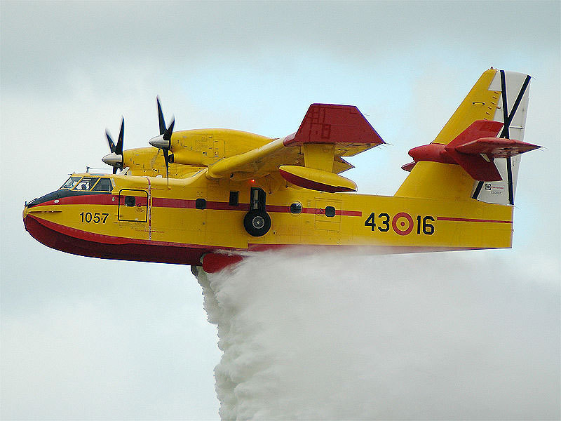 Le ministère de l'Intérieur envoie deux "Dash" à La Réunion, Penchard arrive mercredi