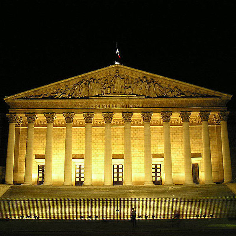 Arnaud Montebourg :"L'Assemblée et le Sénat sont des chambres de retraités"
