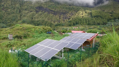 Sunzil Océan Indien débute la construction de 13 générateurs photovoltaïques autonomes à Mafate