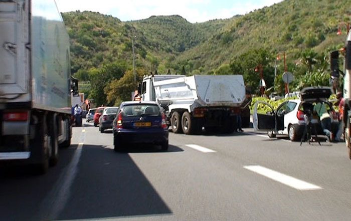 Prix du carburant : Barrages filtrants et opérations escargot prévus tôt ce matin, prenez vos précautions !