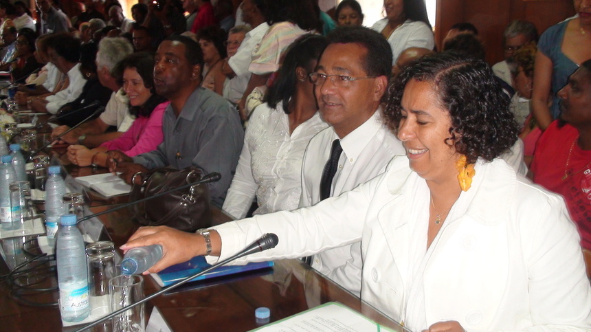 Raliba Dubois soutient Huguette Bello "au risque d'être exclue de son parti"