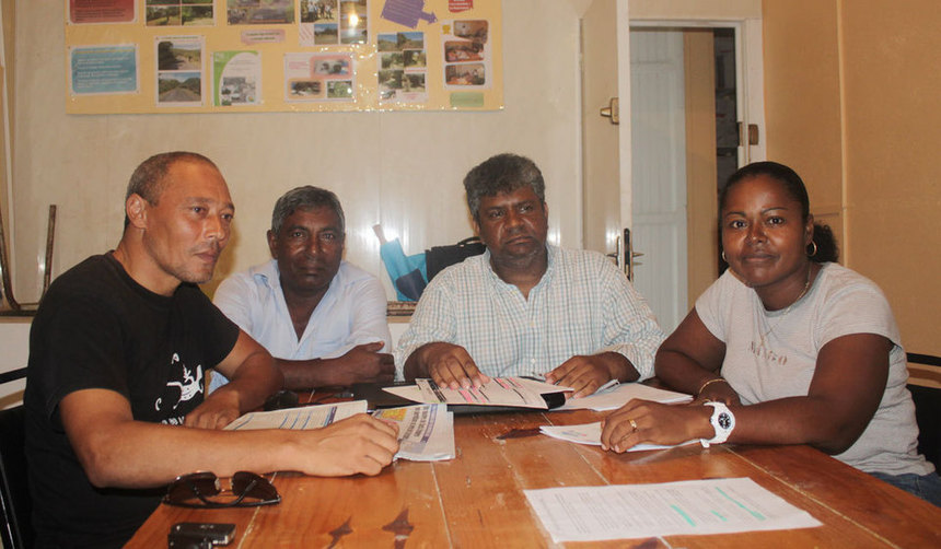 Jean-Hugues Ratenon inscrit sa candidature aux Législatives dans la démarche de Jean-Luc Mélenchon