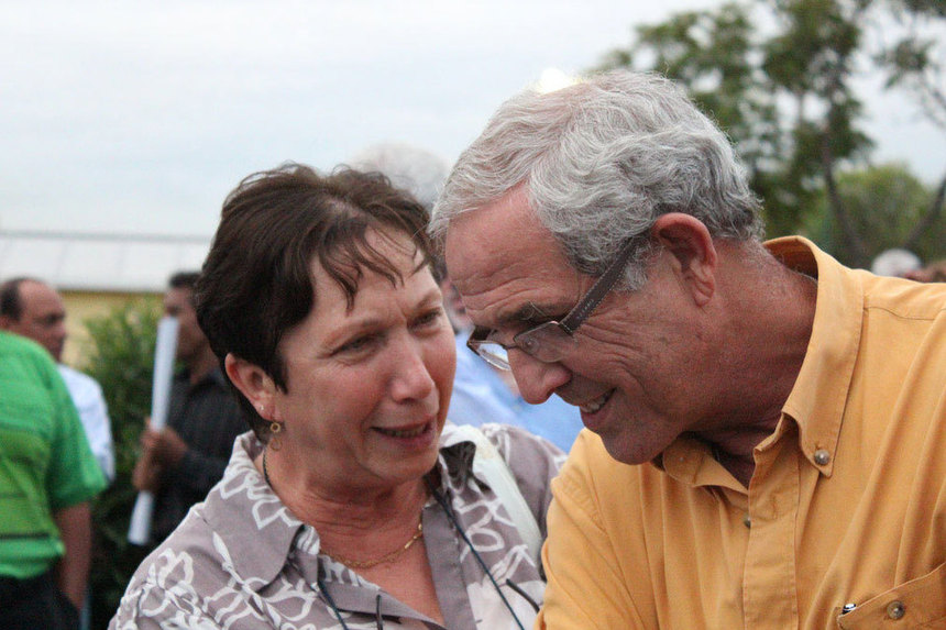 Xavier Bertrand exhorte les Réunionnais à voter pour "une France forte"