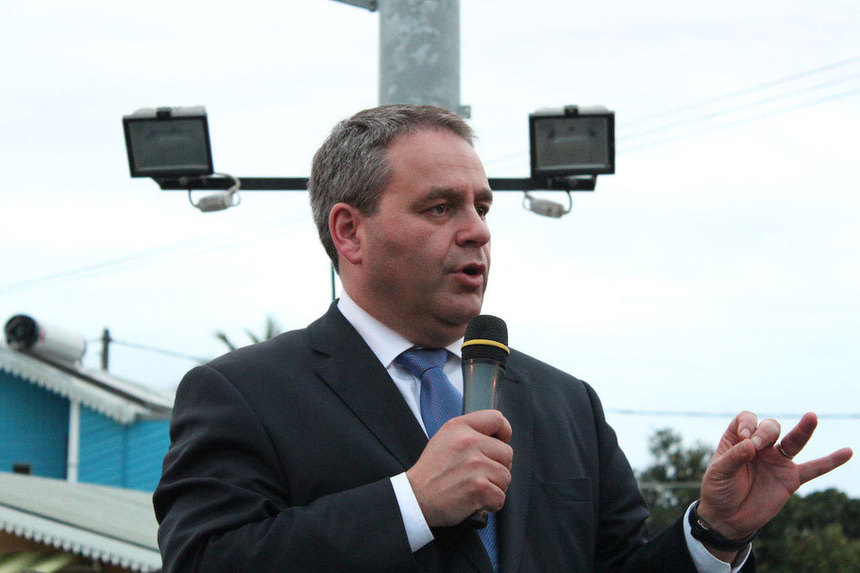 Xavier Bertrand exhorte les Réunionnais à voter pour "une France forte"