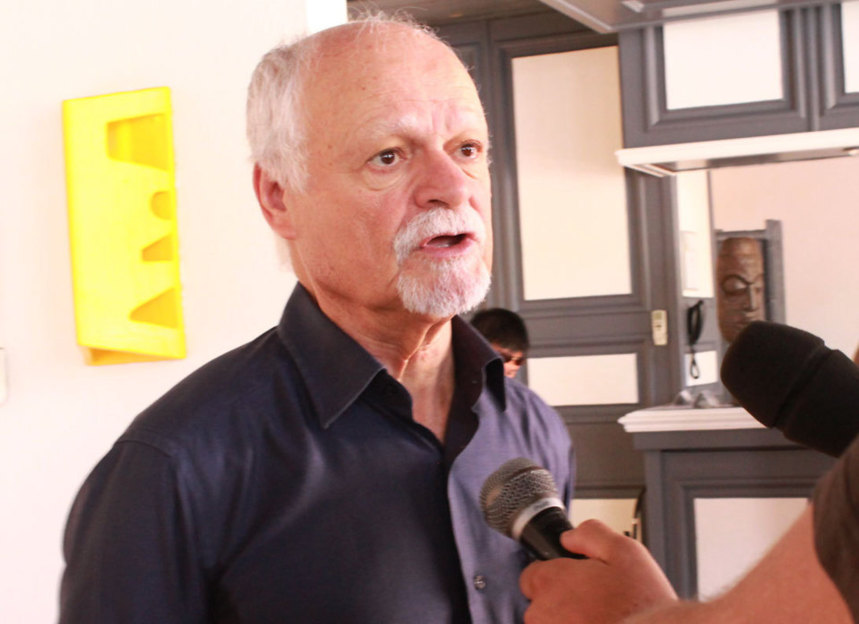 Elie Hoarau, "très affecté" répond à Eric Fruteau "indisponible" pour le secrétariat du PCR