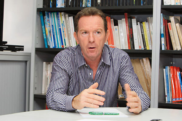 Yvan Combeau analyse "2012" où "les abstentions fragilisent les reconfigurations…"