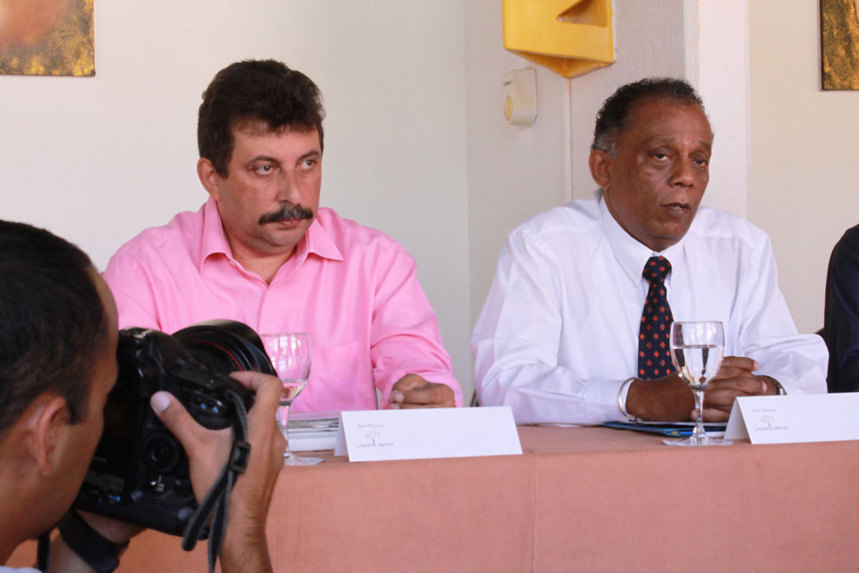 Le PS et l'UMP au champagne, Didier Robert en campagne et Lebreton en rase campagne