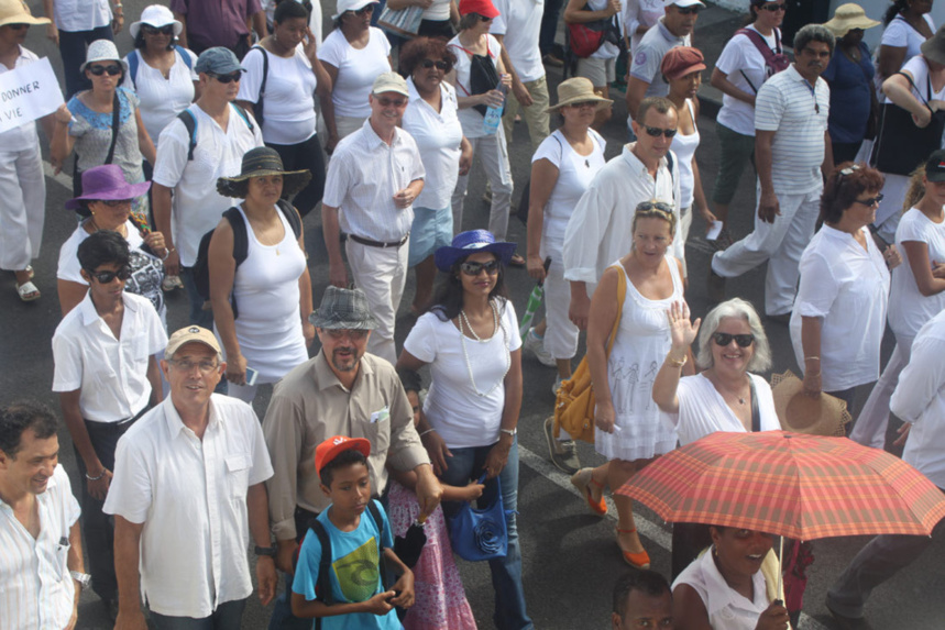 "Et si on aidait d'abord les jeunes homosexuels rejetés par leur famille !"