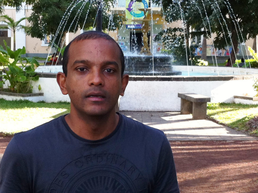 "Monsieur Hollande, tenez parole car nous tenons à notre créole !"