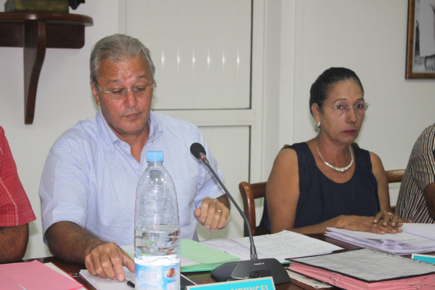 Maurice Gironcel : "Daniel Alamélou est un menteur", et l'opposition a quitté la salle