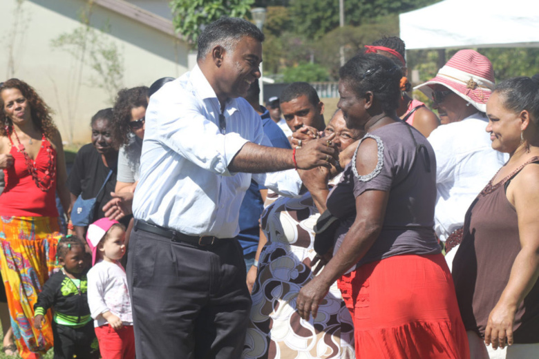 Gino Ponin-Ballom, candidat aux Municipales 2014 à St-Denis, donne une nouvelle Droite à l'Union
