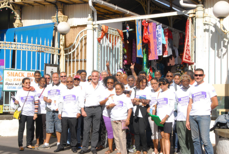 Michel Lagourgue et ses militants en campagne rue Maréchal Leclerc