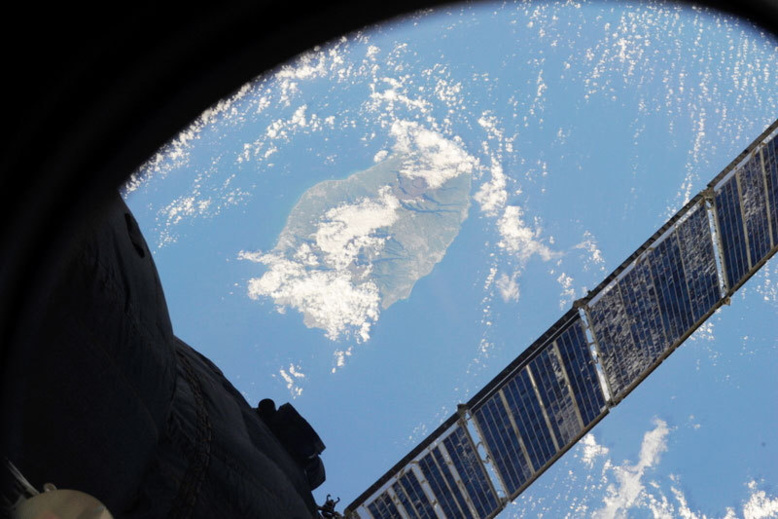 Photographie de La Réunion prise par Pavel Vinogradov depuis la Station Spatiale Internationale le mardi 9 avril 2013 à 15h56