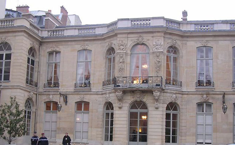 Objectif Jeunes : "Le Progrès de Vlody étouffe les familles tamponnaises sous les impôts"