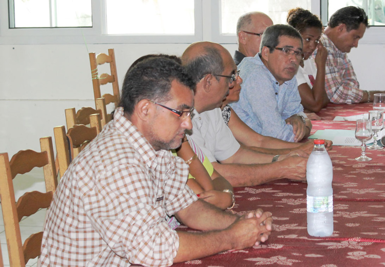 Oze Sainte-Rose dénonce des pressions sur le personnel communal