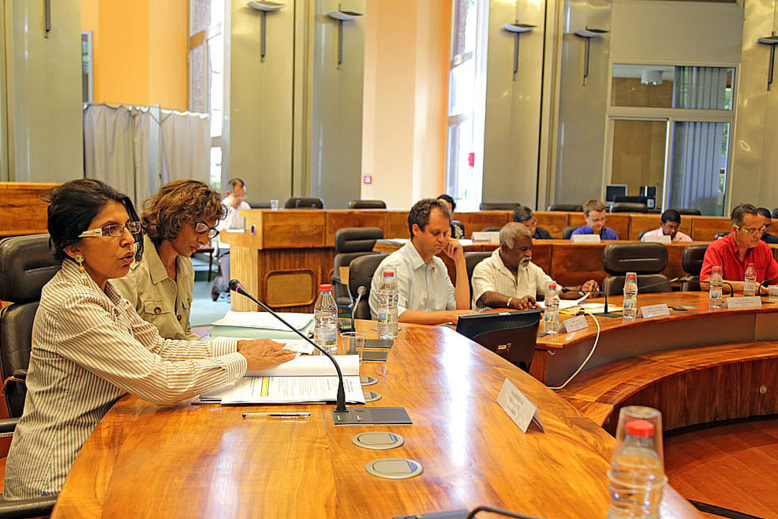 "La feuille de route du Syndicat mixte de transport de La Réunion pour 2014" "La feuille de route du Syndicat mixte de transport de La Réunion pour 2014"