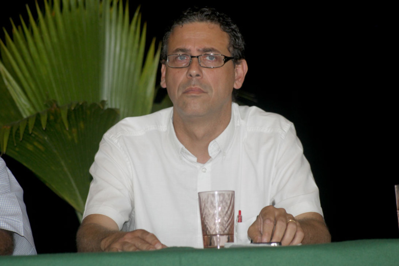 Fabrice Hoarau (PCR) : "Empêcher le retour de la Droite à Saint-Louis" Fabrice Hoarau (PCR) : "Empêcher le retour de la Droite à Saint-Louis"