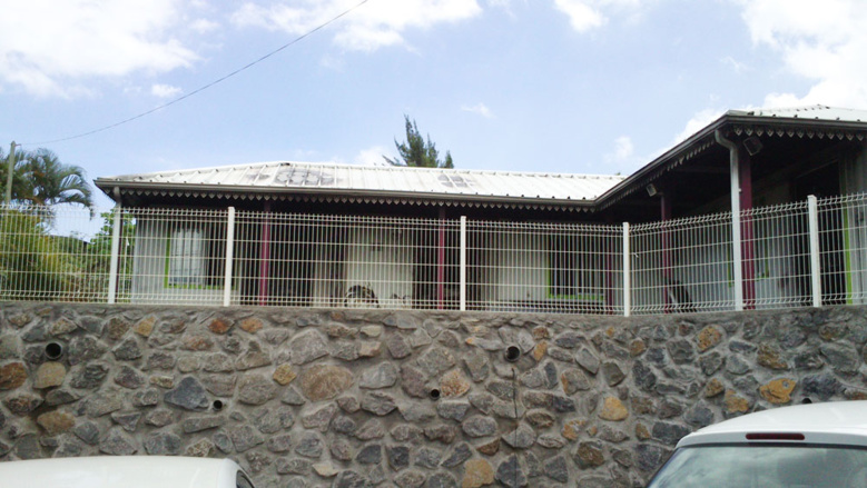 Des Saint-Paulois en grande détresse brûlent la Maison du projet de ZAC à Sans-Souci Des Saint-Paulois en grande détresse brûlent la Maison du projet de ZAC à Sans-Souci