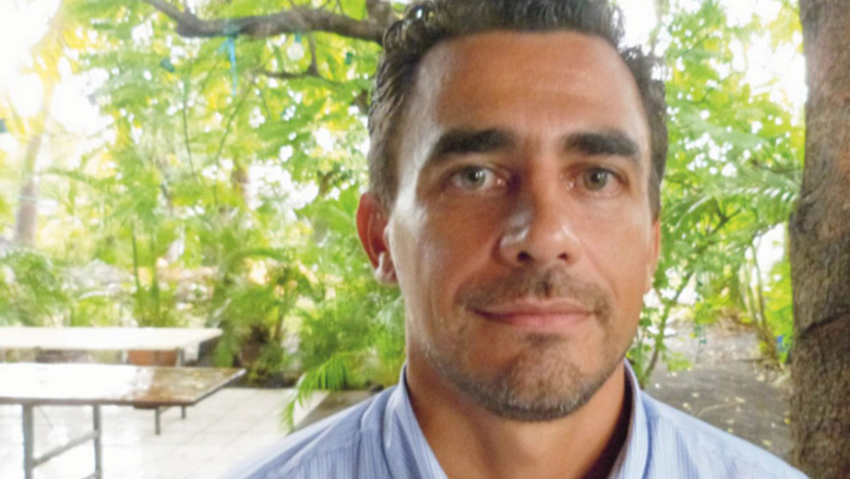 Olivier Hoarau : S'indigne, dénonce et refuse le diktat du libéralisme Olivier Hoarau : S'indigne, dénonce et refuse le diktat du libéralisme