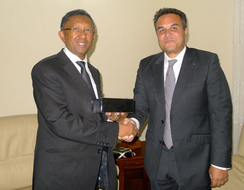 Didier Robert : "Renforcer et stabiliser ensemble une coopération économique au service des populations" Didier Robert : "Renforcer et stabiliser ensemble une coopération économique au service des populations"