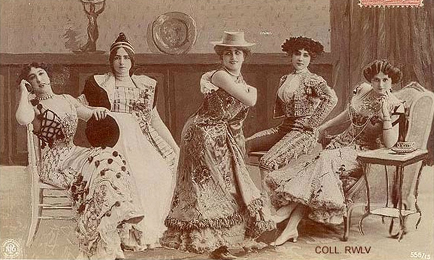 Courtisanes : Collection Erwan Le Vourch Courtisanes : Collection Erwan Le Vourch