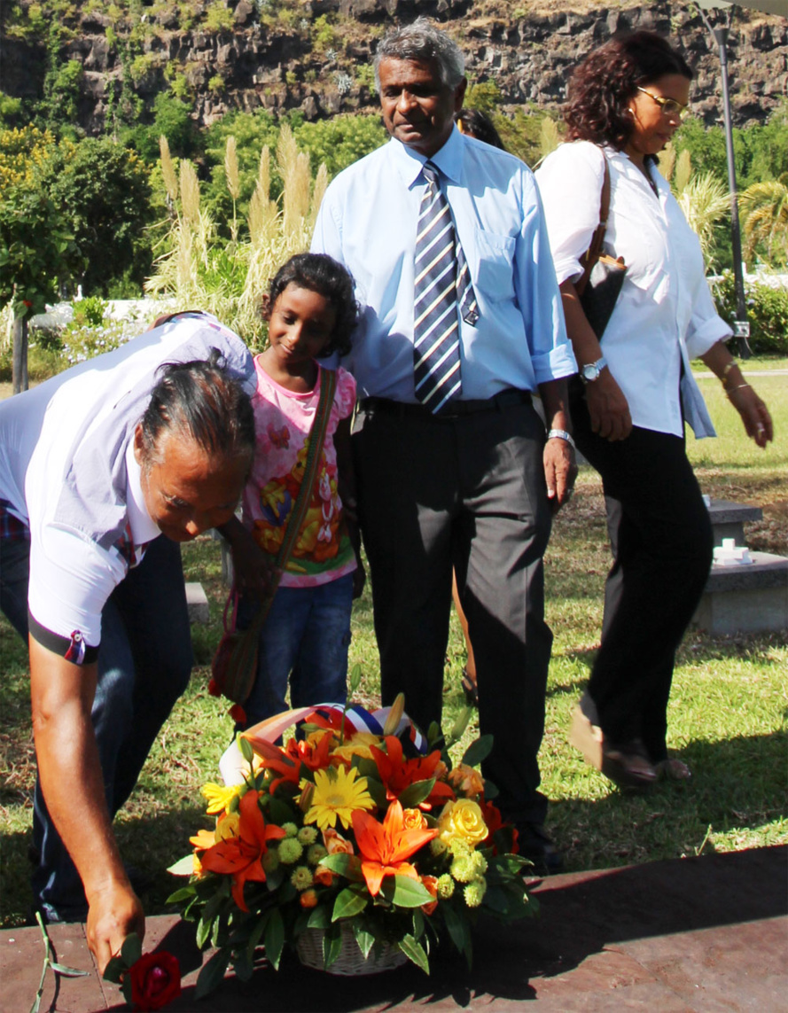 Le devoir de mémoire, un symbole fort pour Joseph Sinimalé