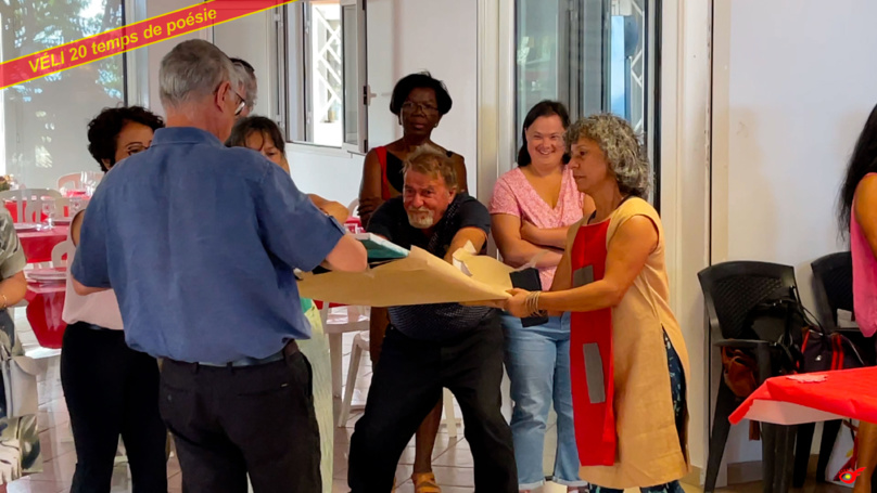 Accouchement du cadeau, aux forceps Accouchement du cadeau, aux forceps