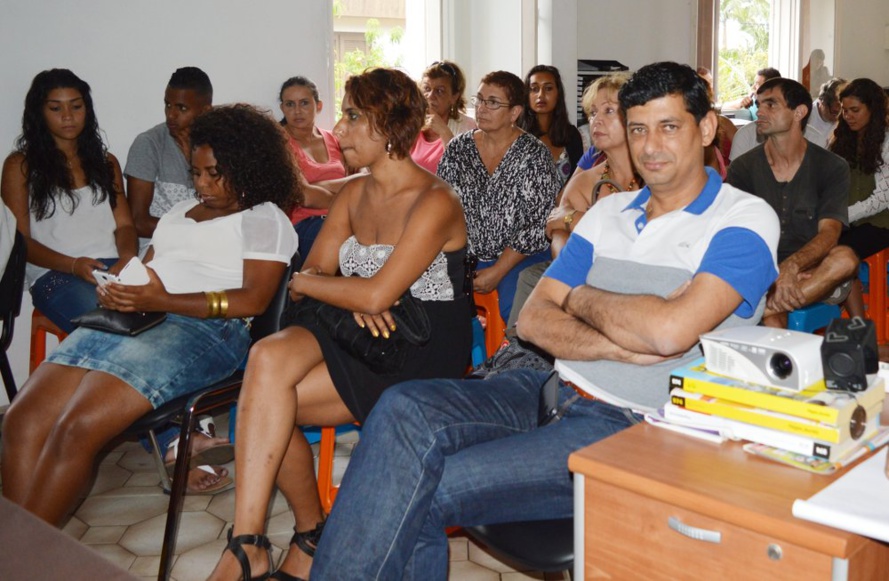 Section PS du Tampon: Rencontre intergénérationnelle sur l'enjeu du secteur associatif de la commune en présence du Député Jean Jacques Vlody Section PS du Tampon: Rencontre intergénérationnelle sur l'enjeu du secteur associatif de la commune en présence du Député Jean Jacques Vlody