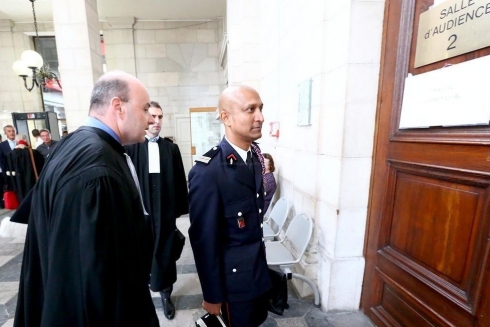 Soupra lors de son arrivée au tribunal avec ses avocats, Mes Sagardoytho et Marco. (Nicolas Sabathier)